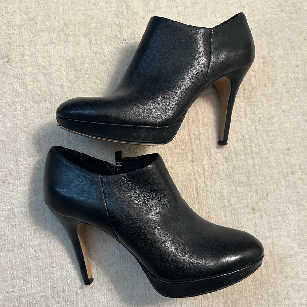 VINCE Camuto Black Leather zipup ankle booties